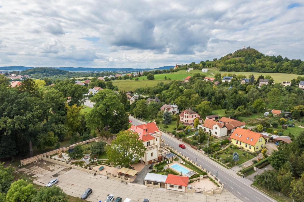 Villa Libosad Jicin Luaran gambar
