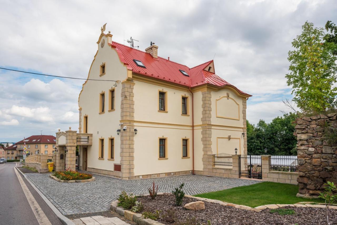 Villa Libosad Jicin Luaran gambar