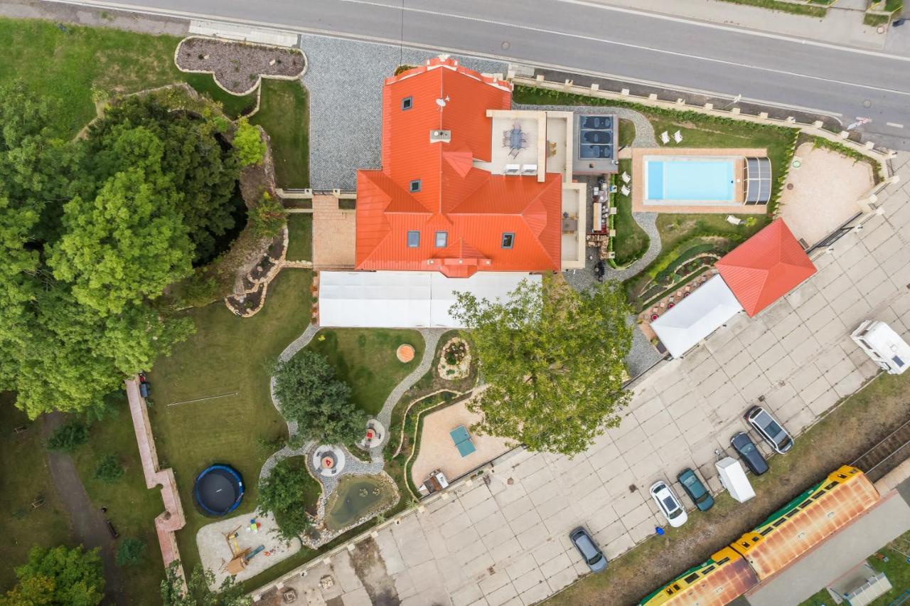 Villa Libosad Jicin Luaran gambar