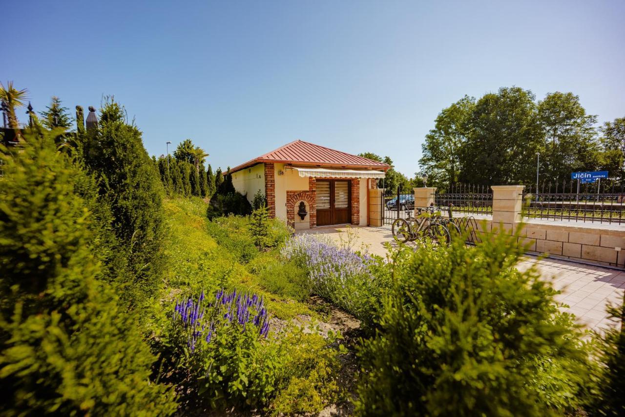 Villa Libosad Jicin Luaran gambar